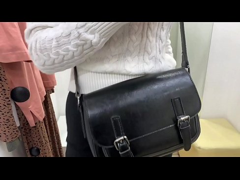 ❤️ Offentlig onani af ung kælling FeralBerry med en dildo i prøverummet ❤️❌ Porno at da.nudexxx.ru ❌❤