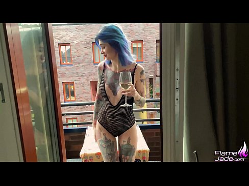 ❤️ Kæmpe pige suger med en sut og knepper lidenskabeligt under åben himmel ❤️❌ Porno at da.nudexxx.ru ❌❤